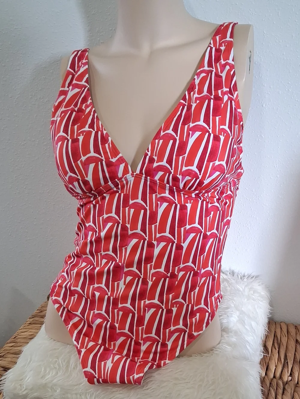 VENUS Red and White Geometric Swimwear - Picture 2 of 7